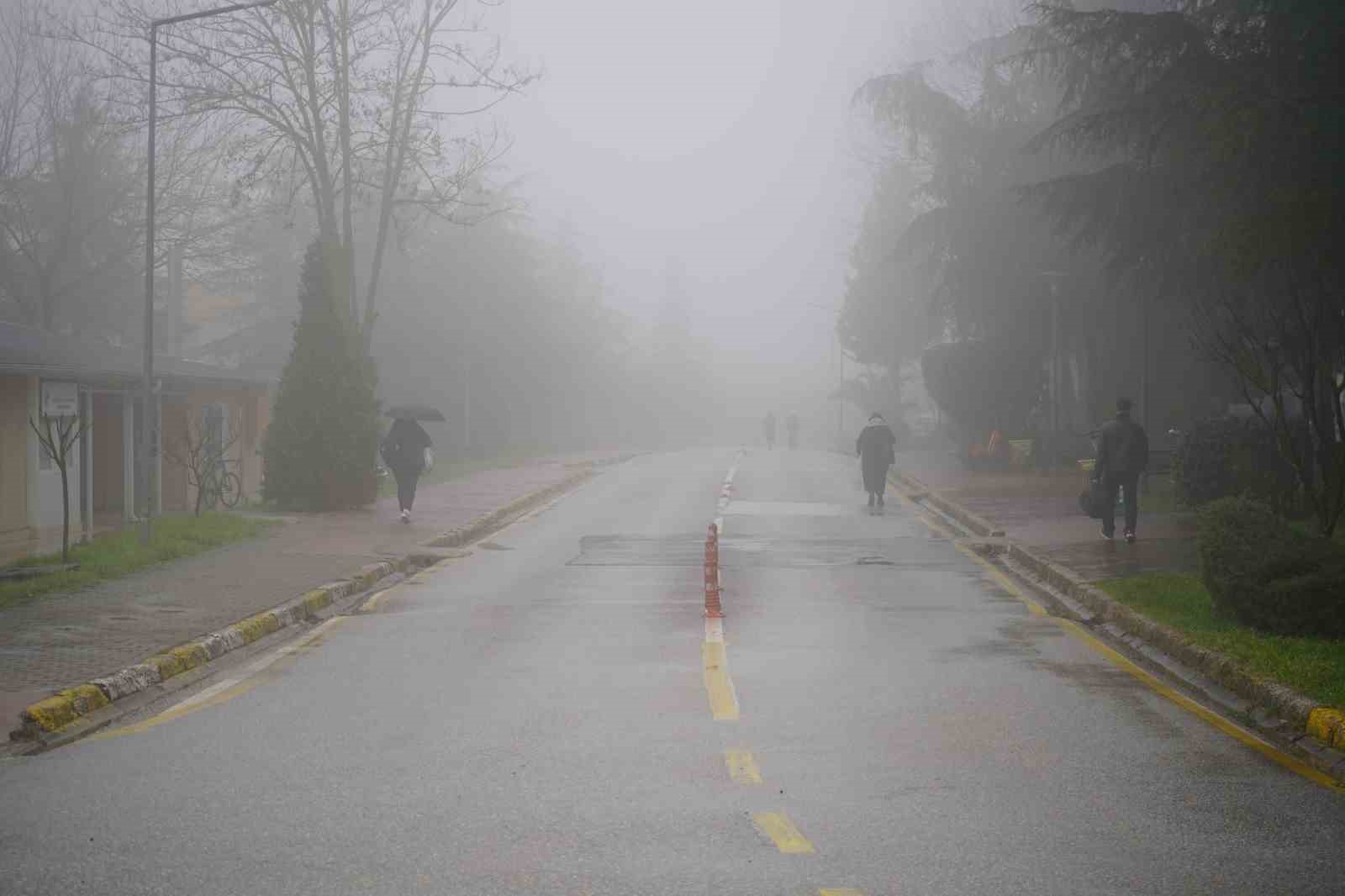 Sis ve yağmur etkili oldu: Kampüste görüş azaldı
