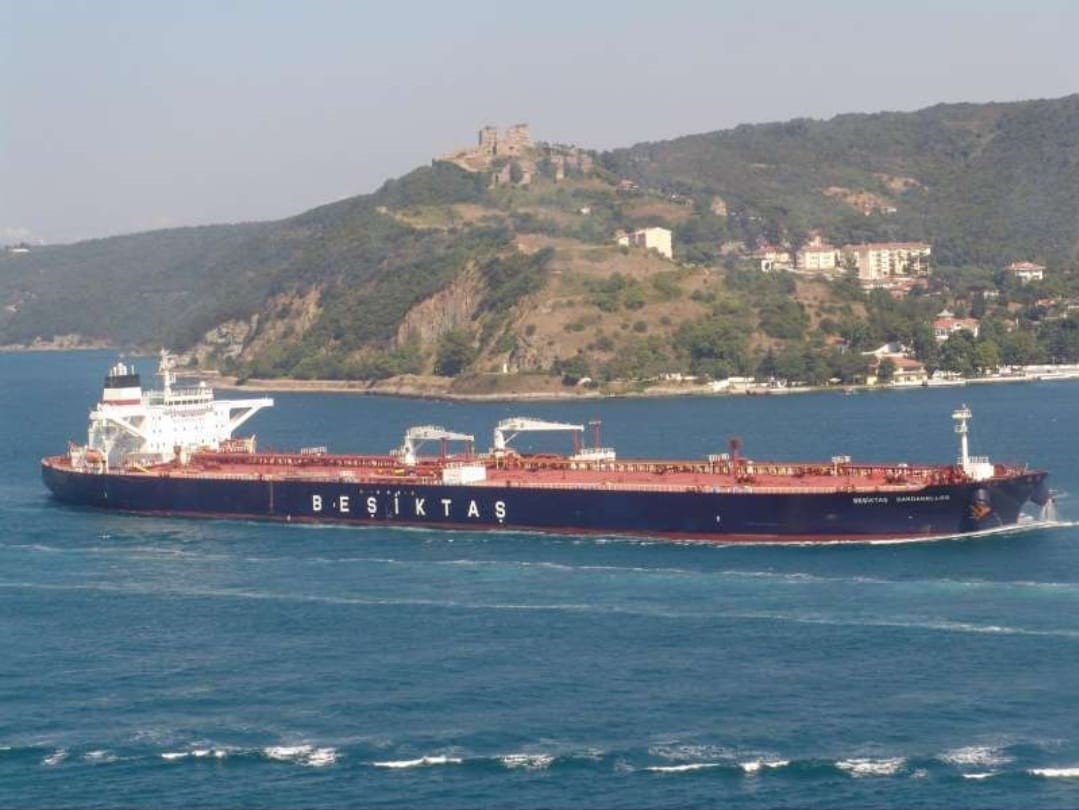 İstanbul Boğazı'na yaklaşan Türk petrol tankerine dron isabet etti