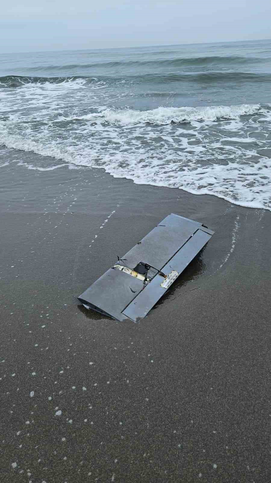 Sakarya’da sahile dron parçası vurdu
