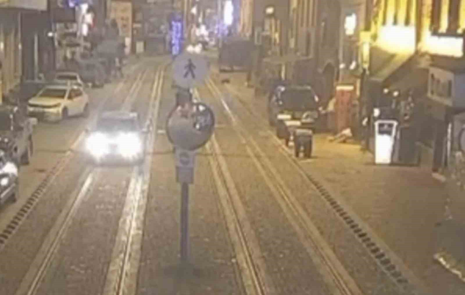 Üç kişinin öldüğü bar saldırısının dehşet anları
