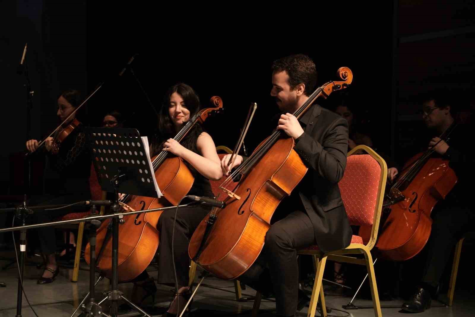 Kocaeli Orkestrası, Toygar Işıklı dizi müziklerini izleyiciyle buluşturdu