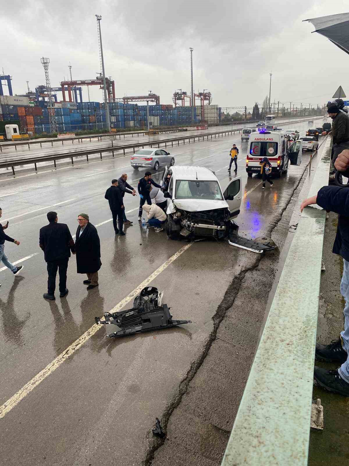 Kocaeli’de zincirleme kaza: 3 yaralı