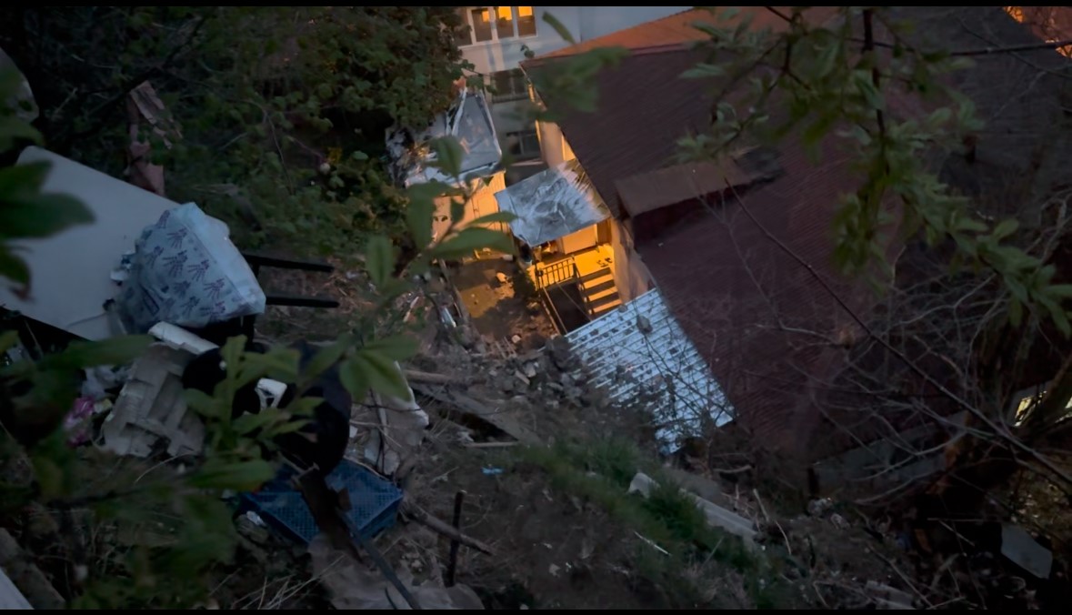 Sarıyer’de toprak kayması sonucu 6 binaya tahliye kararı verildi: Bina sakinleri belediyeye isyan etti
