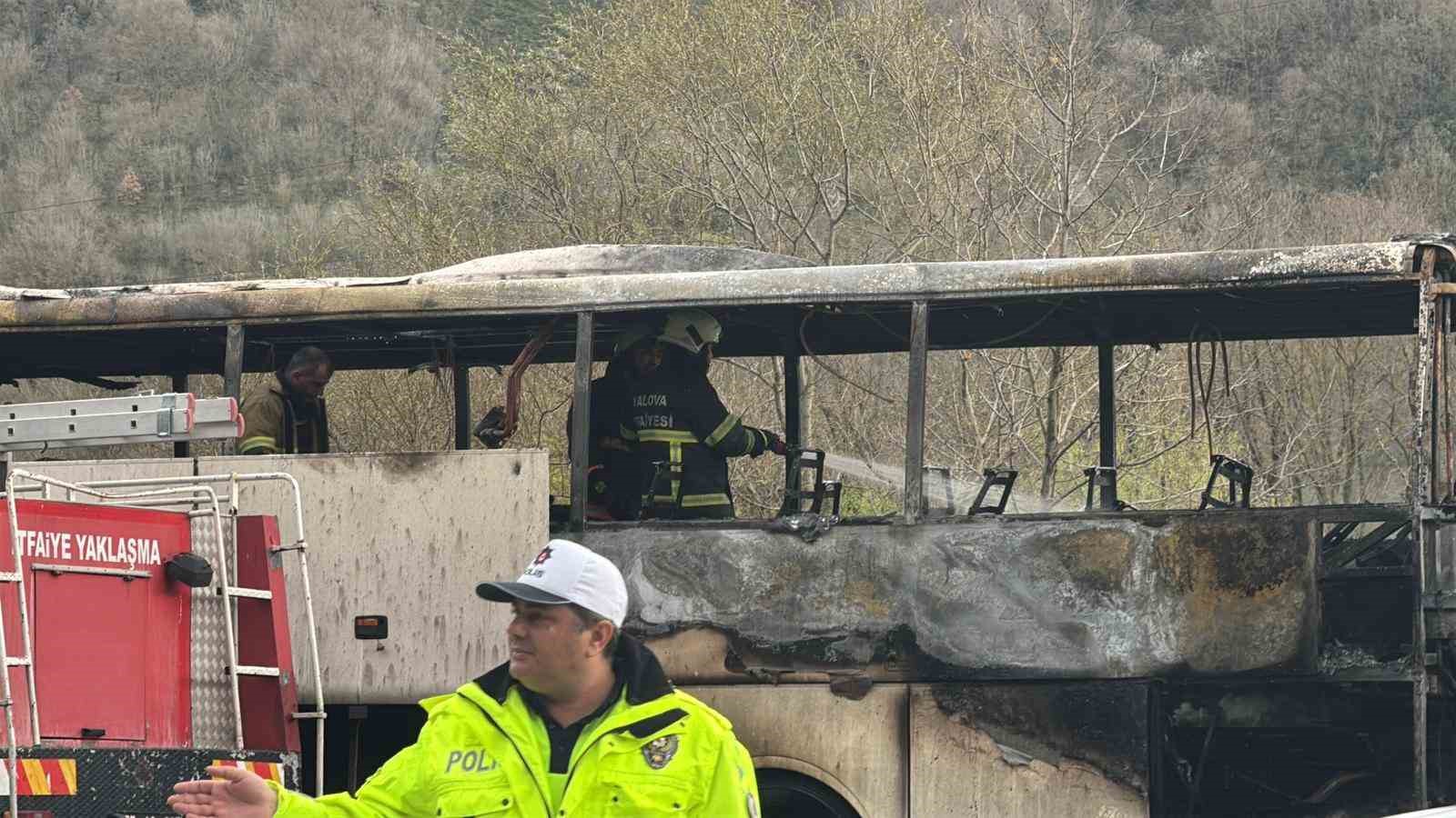 Yalova’da seyir halindeki yolcu otobüsü alevlere teslim oldu

