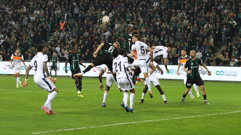 Karşılaşmanın ilk yarısında gol sesi çıkmadı