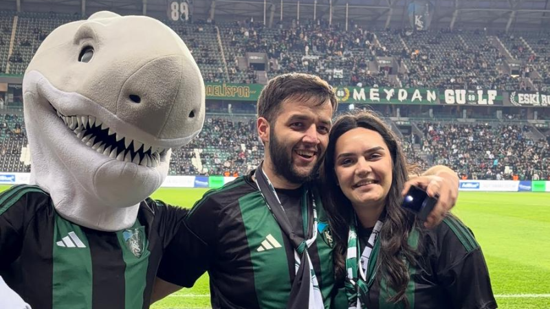 Maç öncesi sürpriz evlilik teklifi