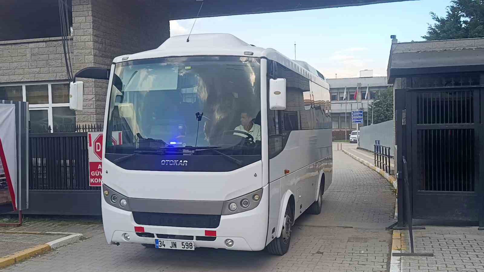 Uyuşturucudan gözaltına alınan 11 ünlü Adli Tıp Kurumu’nda test verdi