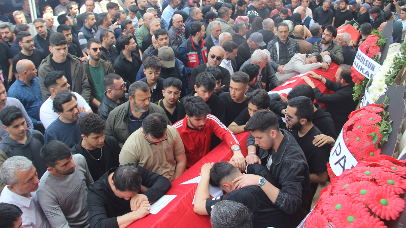 Türkiye evlatlarına ve kahraman öğretmenine ağladı!