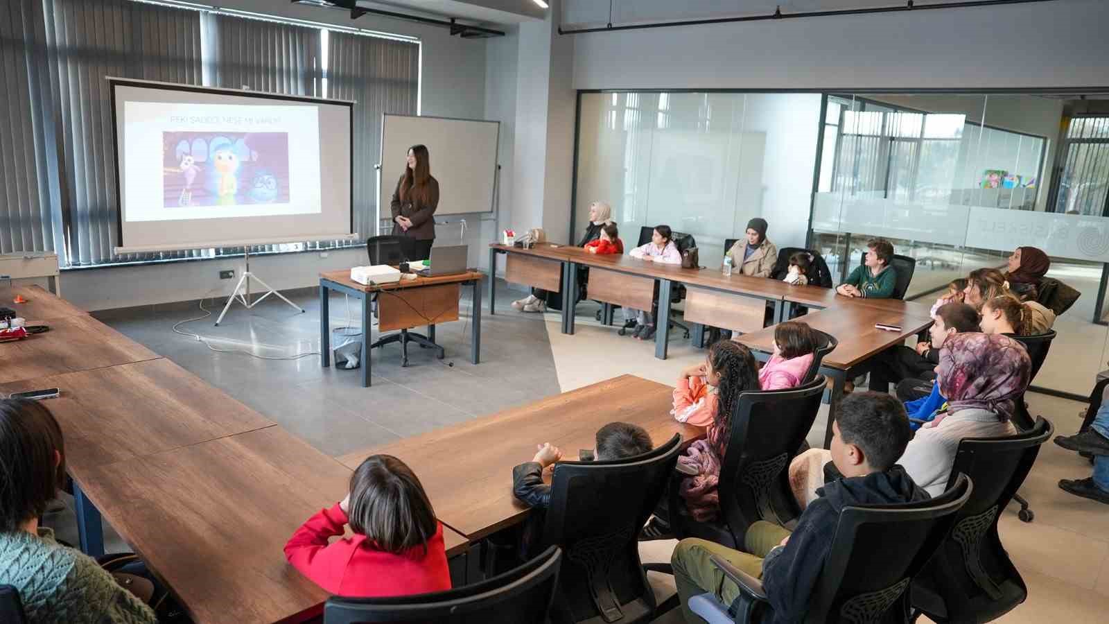 Sadece film izlemediler, duygularını keşfettiler