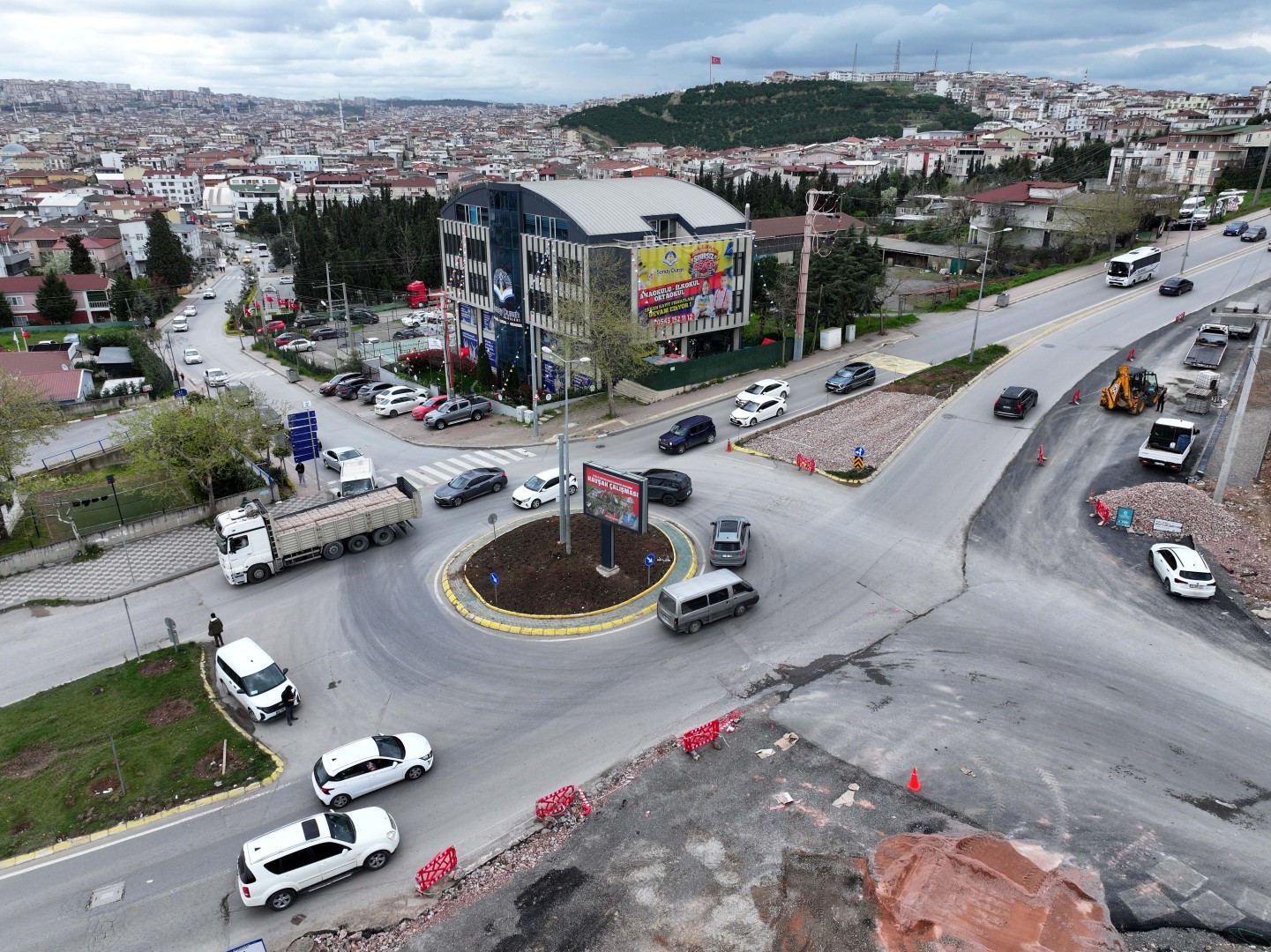 Darıca trafiğini rahatlatacak adım: Tuzla-Battalgazi kesişiminde kavşak çalışması başladı
