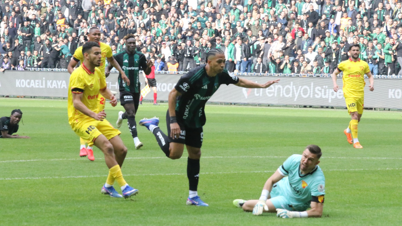 Karşılaşmanın ikinci yarısı hızlı başladı