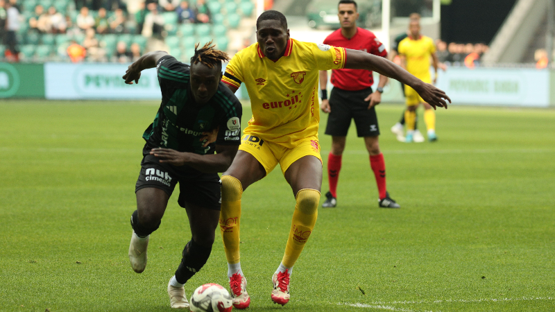 Karşılaşmanın ikinci yarısı hızlı başladı