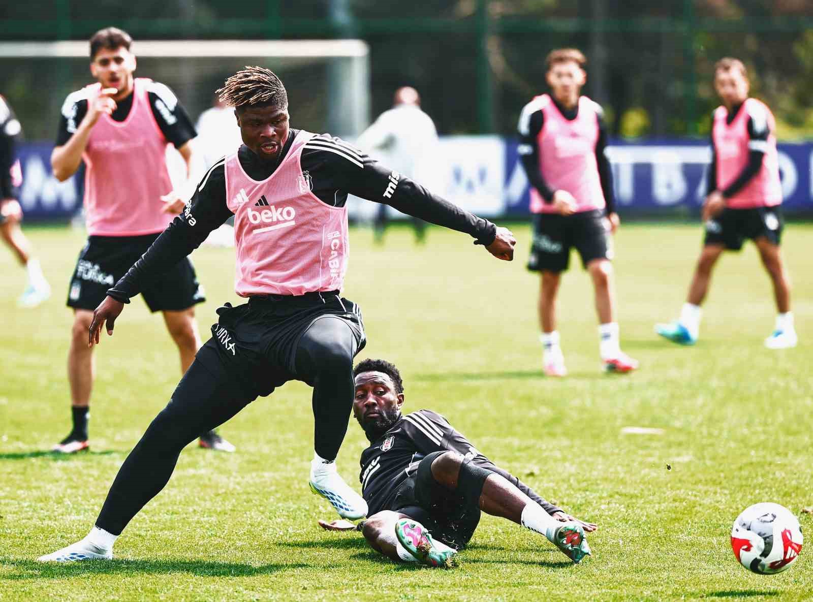 Beşiktaş, Corendon Alanyaspor maçı hazırlıklarını sürdürdü
