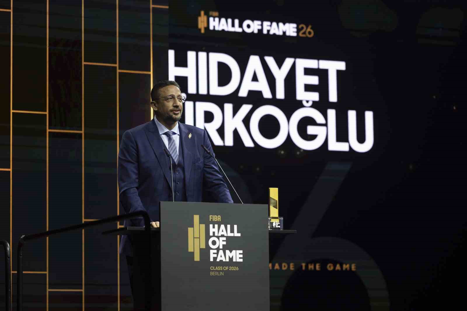 TBF Başkanı Hidayet Türkoğlu, FIBA Hall of Fame 2026 ödülünü aldı
