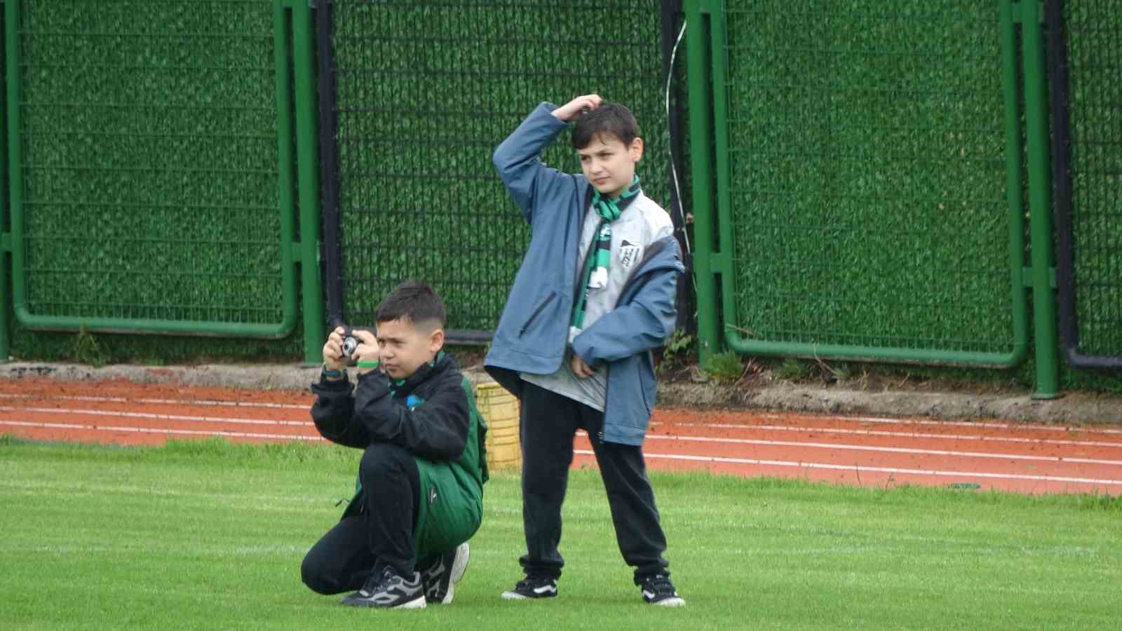 Serdar Dursun’dan minik taraftara jest