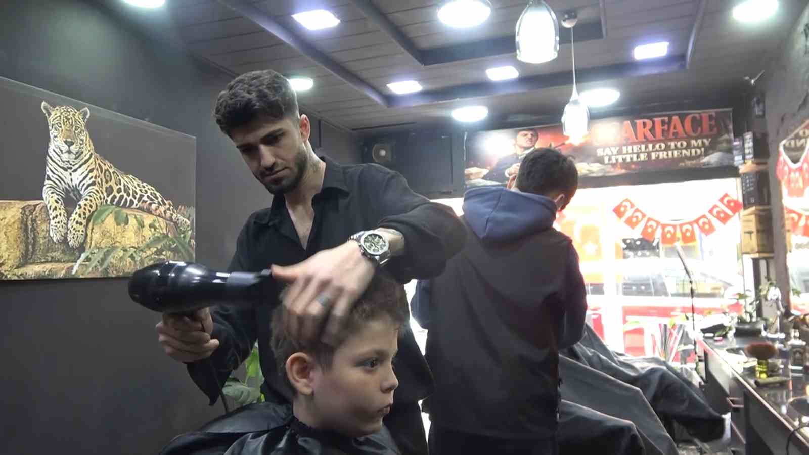 Yalovalı berberden 23 Nisan’da çocuklara ücretsiz tıraş jesti
