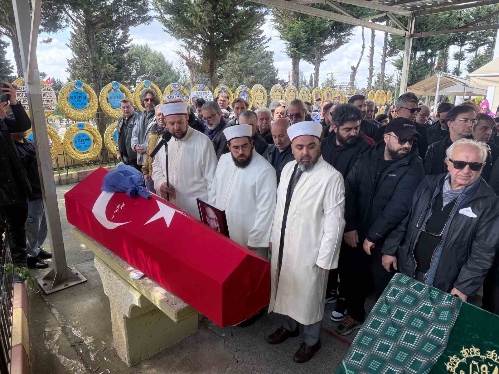 Usta sanatçı Ferdi Atuner son yolculuğuna uğurlandı