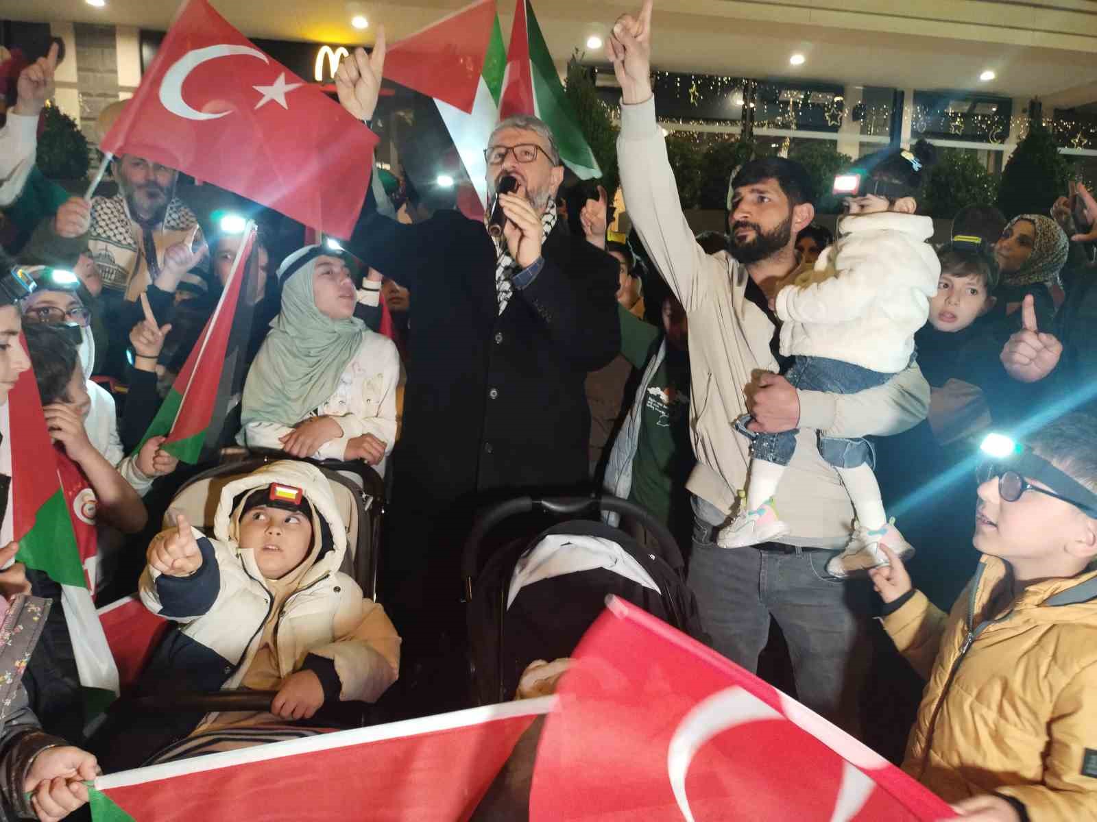 Üsküdar’da fast-food zincirini boykot 200’üncü gününe ulaştı
