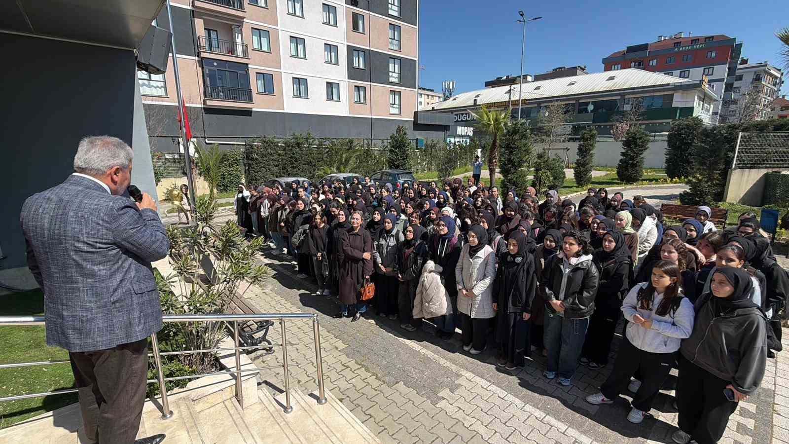 Sultanbeyli’de okullarda güvenlik ve psikolojik destek vurgusu: "Velilerimiz müsterih olsun, emniyetimizle sürekli iş birliği halindeyiz"
