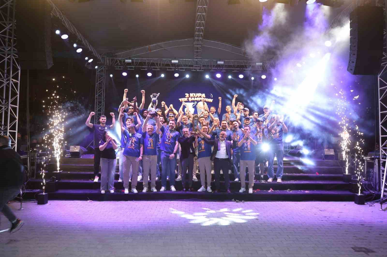 Çayırova'da şampiyonluk coşkusu