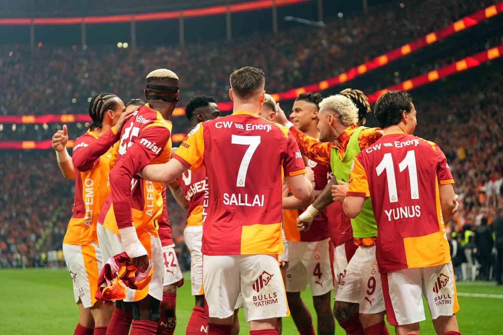 Galatasaray, Fenerbahçe’yi evinde 2 maç sonra mağlup etti
