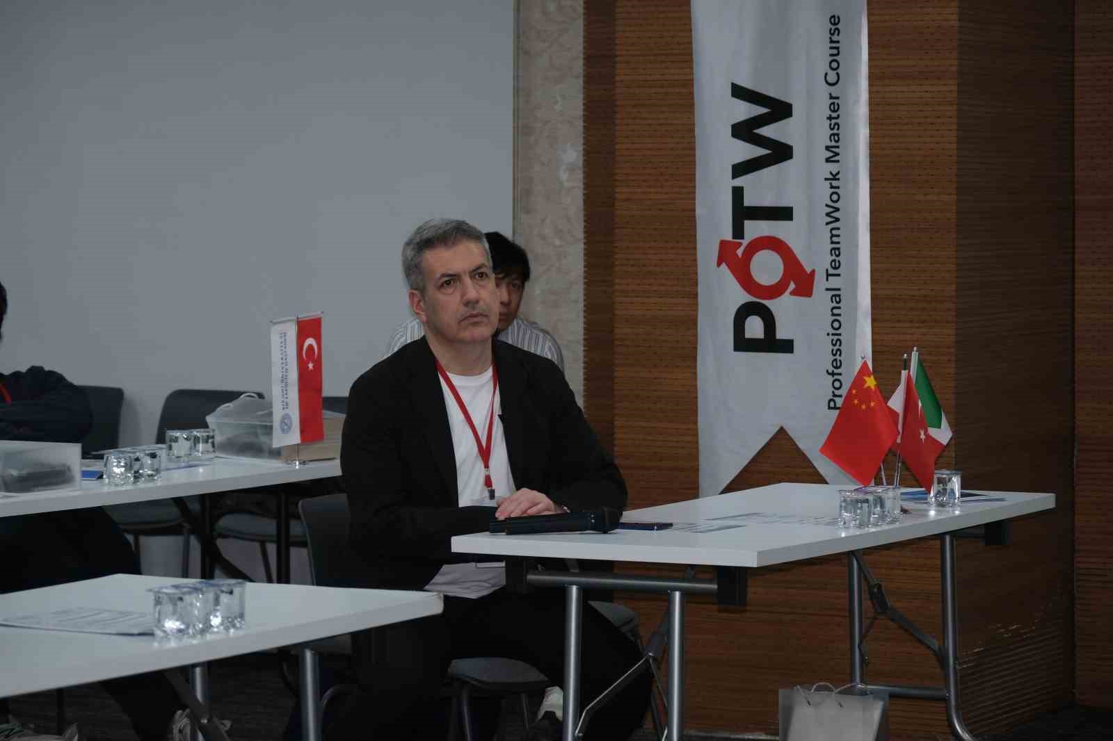 Tam tıkalı damarlar için yeni teknolojiler canlı vakalarla anlatıldı
