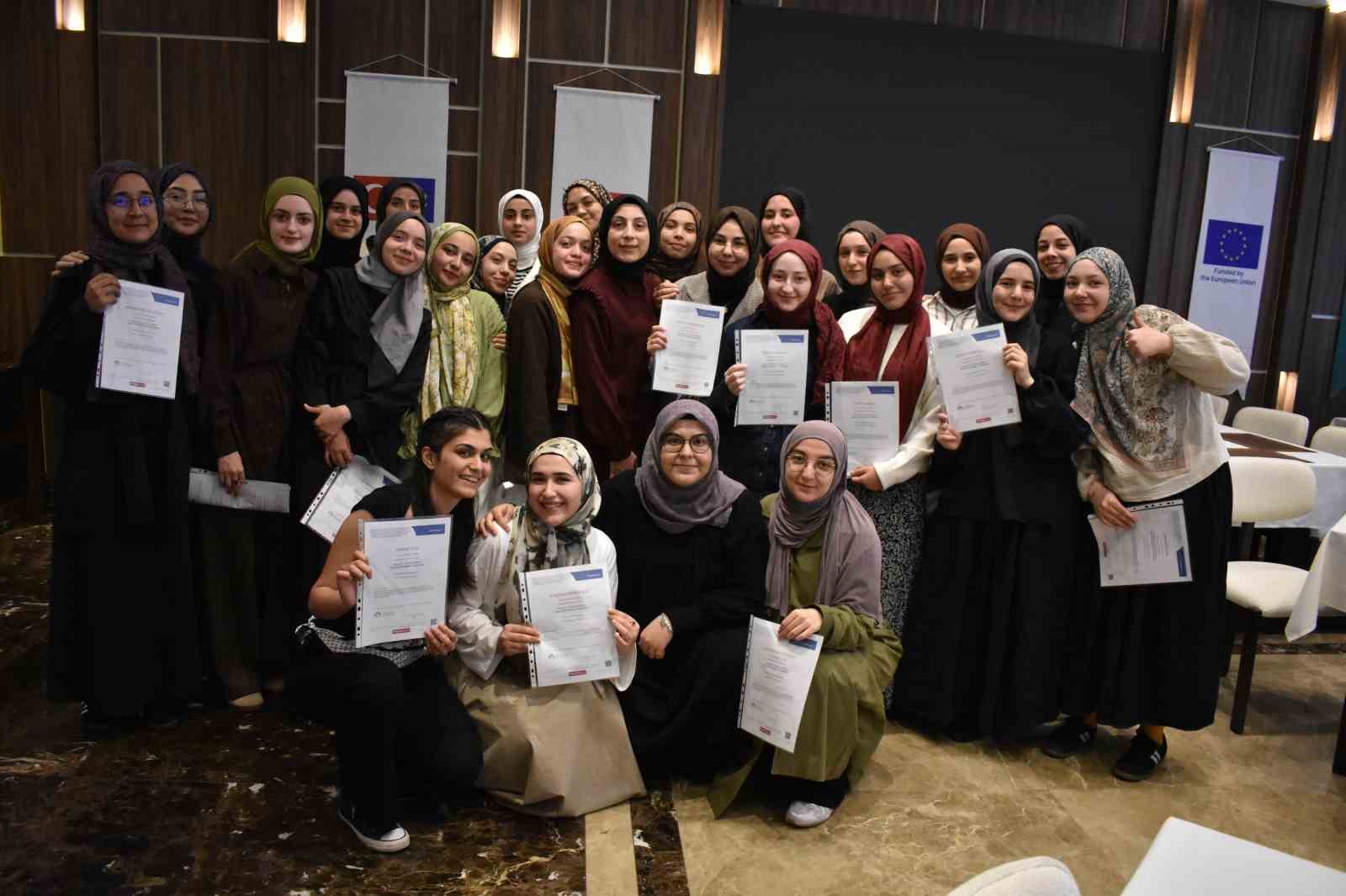 TÜRGEV’den dijital hamle: 3 ülkeden gençler Kosova’da dezenformasyona karşı ortak çözüm üretti
