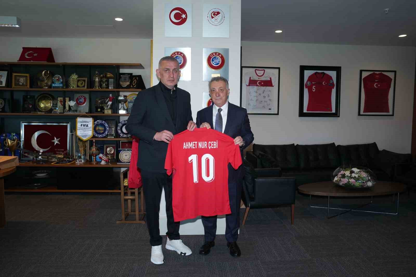 Ahmet Nur Çebi’den, TFF Başkanı Hacıosmanoğlu’na ziyaret
