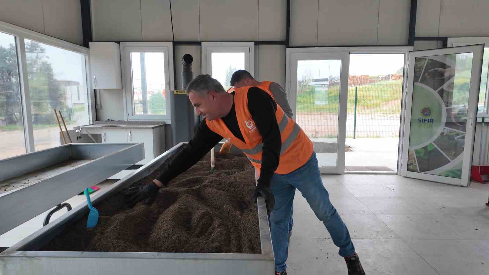 Organik atıklar gübreye dönüştürülüyor