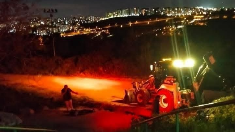 Çalışma sırasında doğal gaz hattı zarar gördü, operatör bayıldı