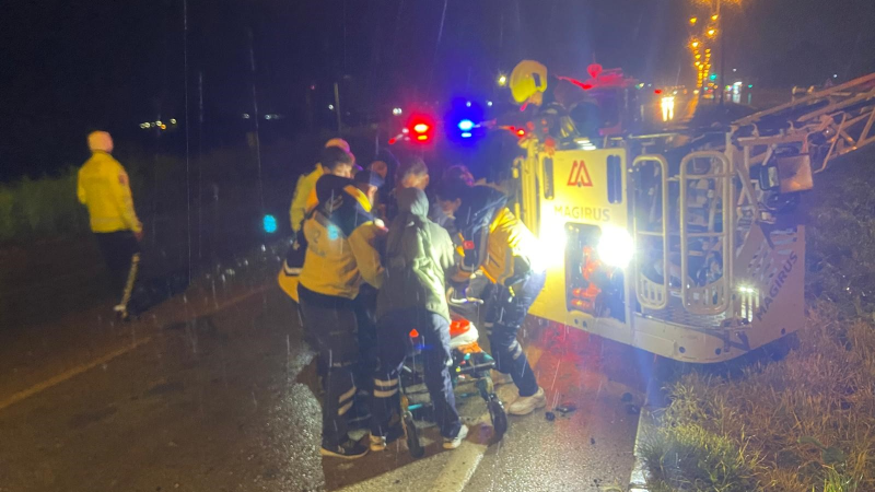 Balıkesir'de yolcu otobüsü devrildi: 3 ölü, 26 yaralı