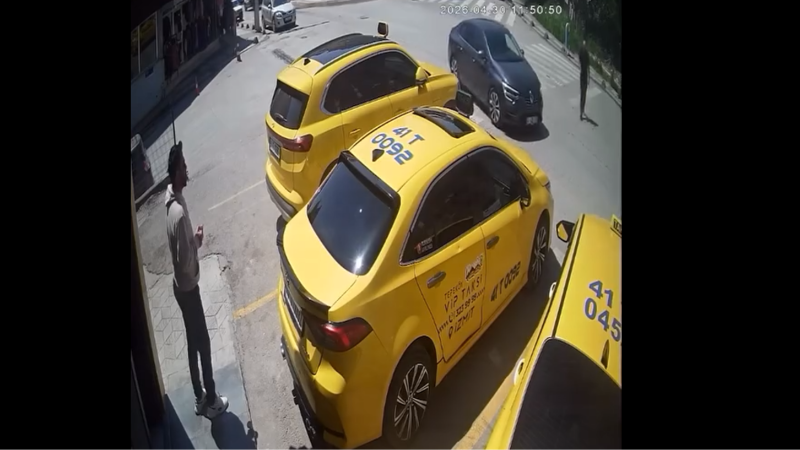 Görme engelli yayanın zor anları kamerada