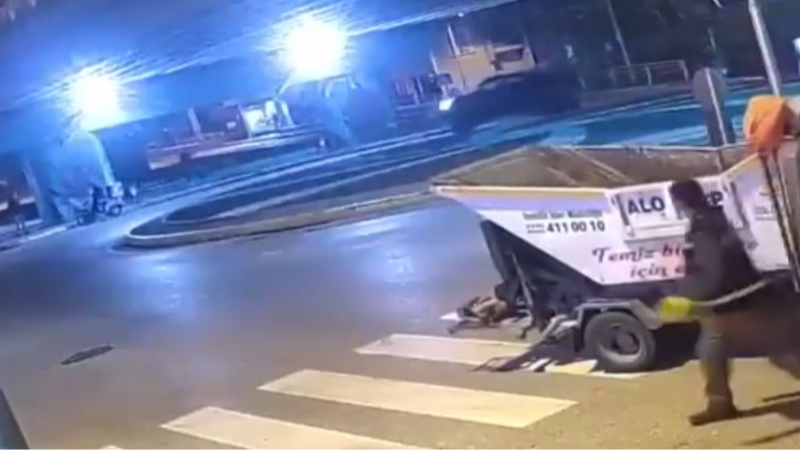 Gölcük'te korkunç kaza: Motosiklet pikaba çarptı!