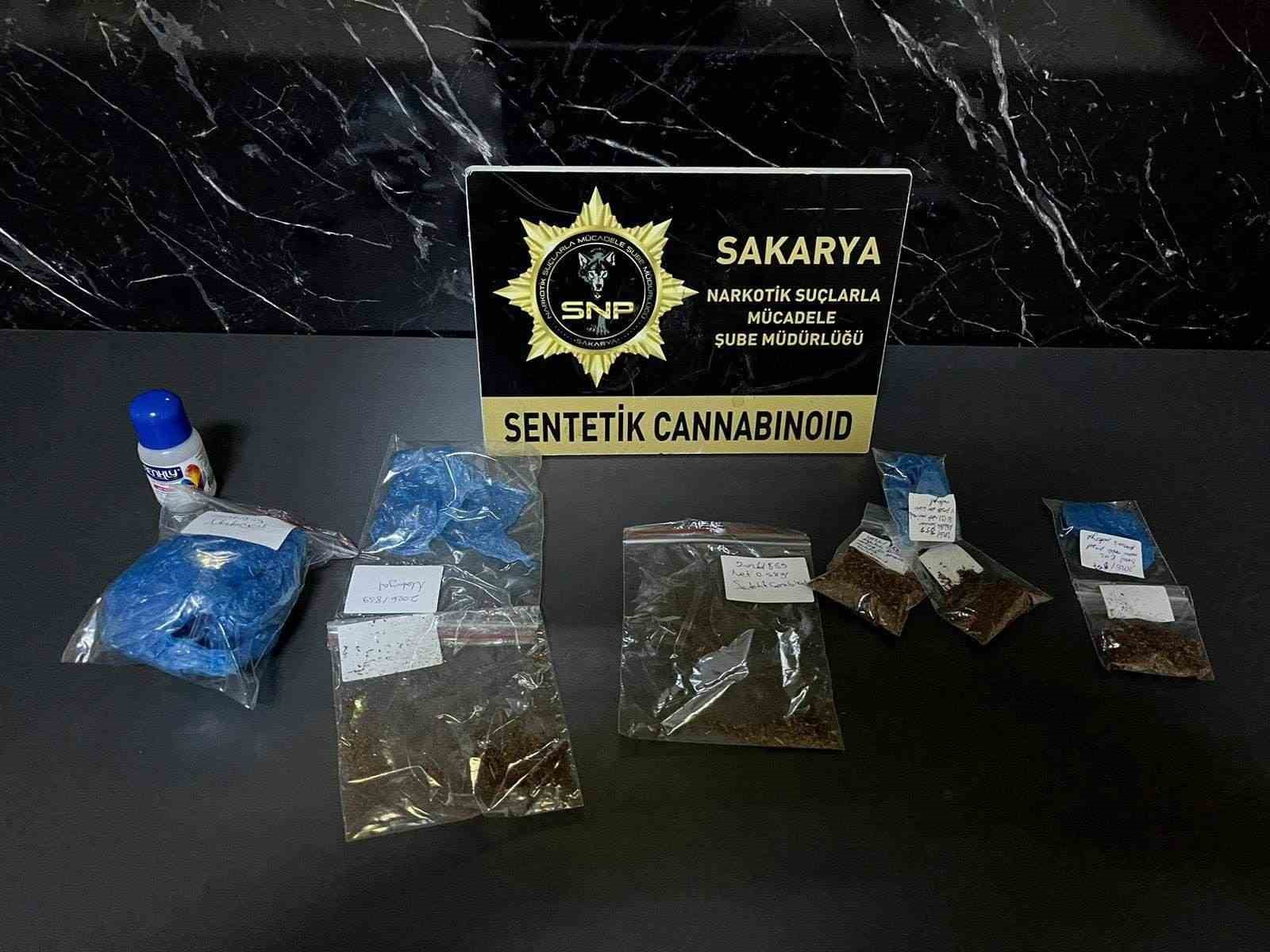 Sakarya’da uyuşturucu operasyonunda yakalanan 2 şüpheli tutuklandı