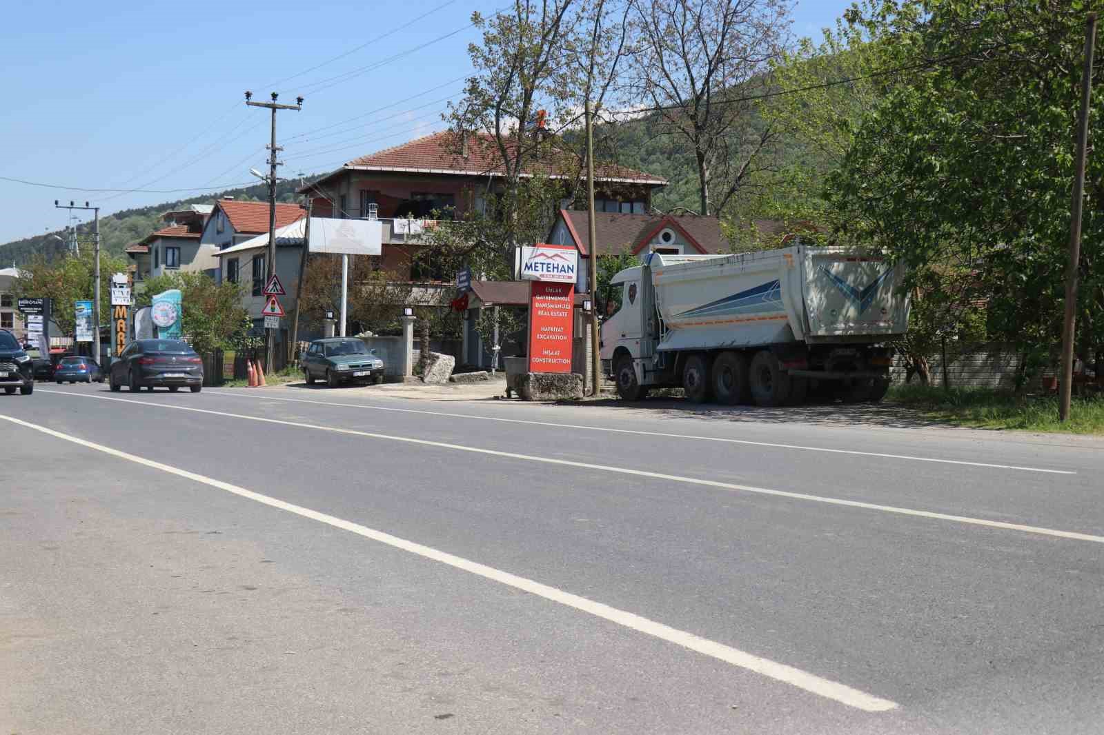 Çöp kamyonu altında kalan kadın hayatını kaybetti
