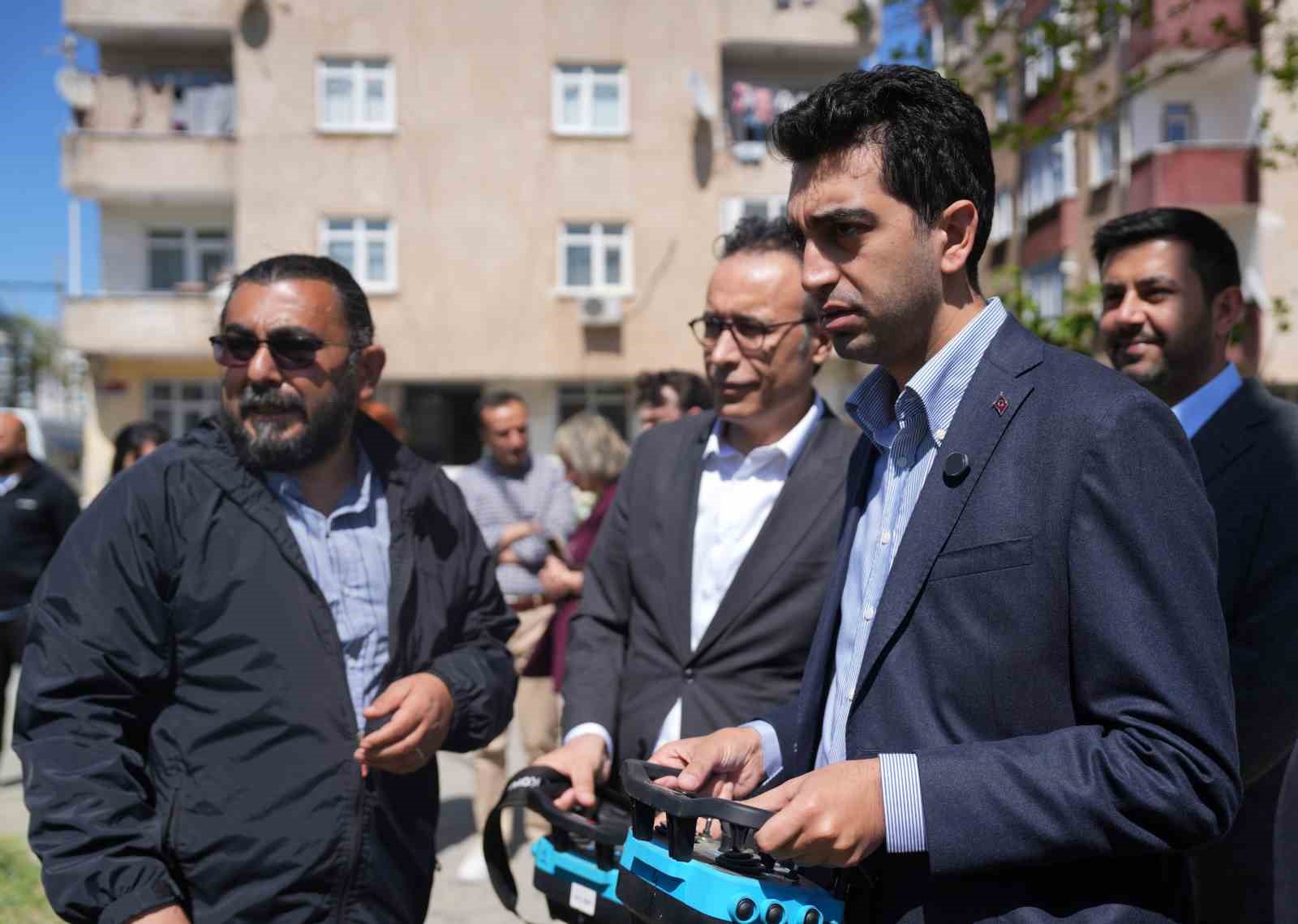 Tuzla’da robotlu çim biçme dönemi başladı
