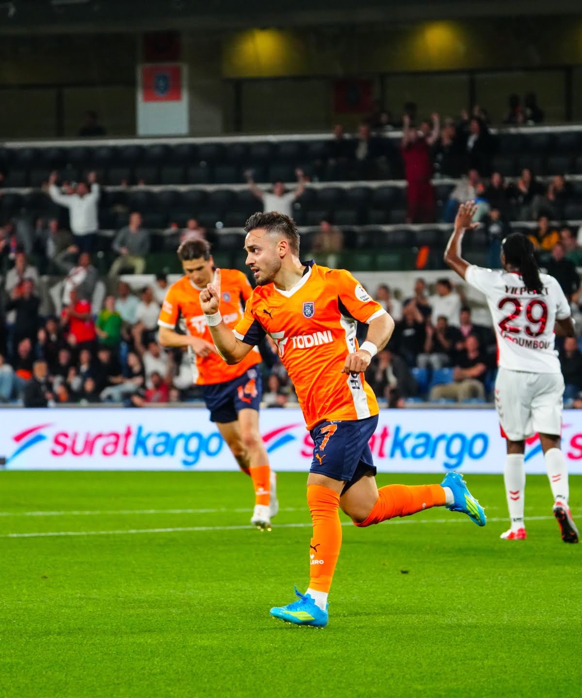 Trendyol Süper Lig: RAMS Başakşehir: 2 - Samsunspor: 0 (İlk yarı)
