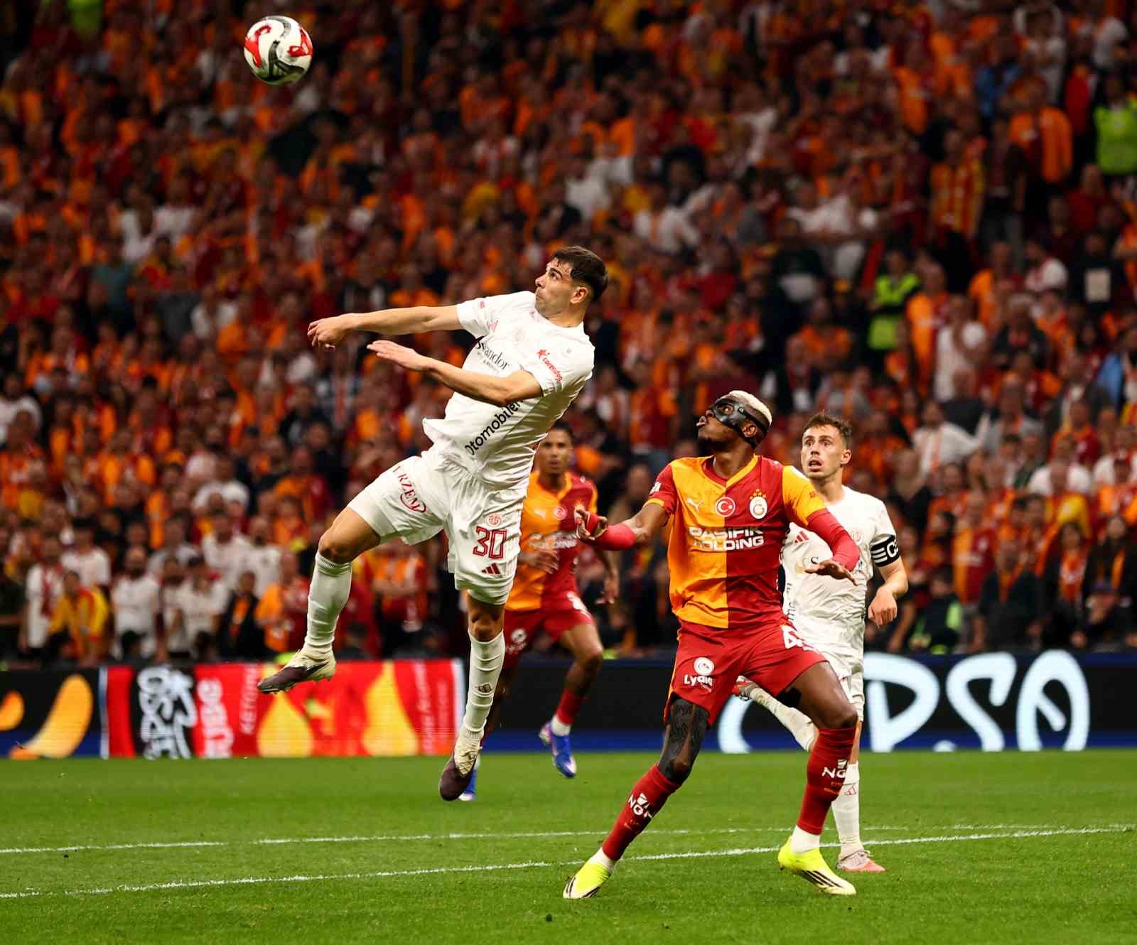 Trendyol Süper Lig: Galatasaray: 0 - Antalyaspor: 1 (İlk yarı)
