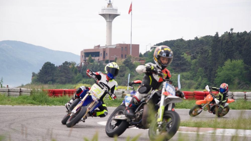 Süpermoto ve Motomini Şampiyonası Kocaeli’de yapıldı