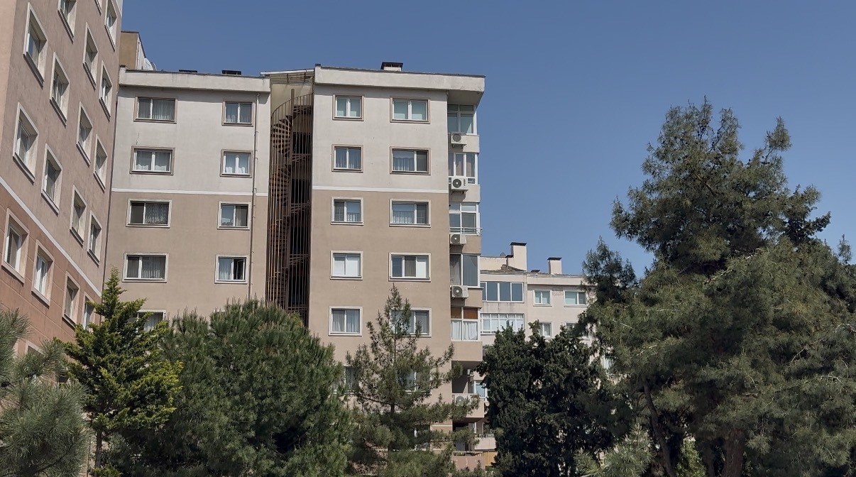 Bahçelievler’de bir adam boşanma aşamasındaki eşine 10 kez bıçakladı
