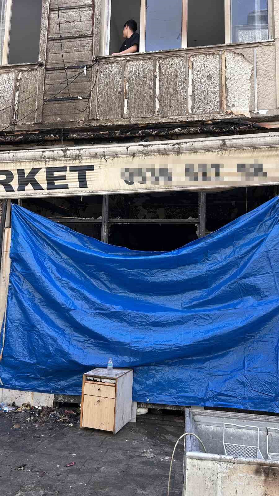 Bayrampaşa’da gece saatlerinde dükkandan alevler yükseldi
