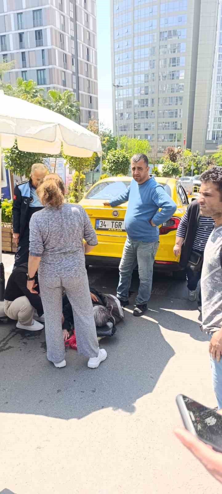 Şişli’de geri geri giden taksi, yaşlı kadını altına aldı
