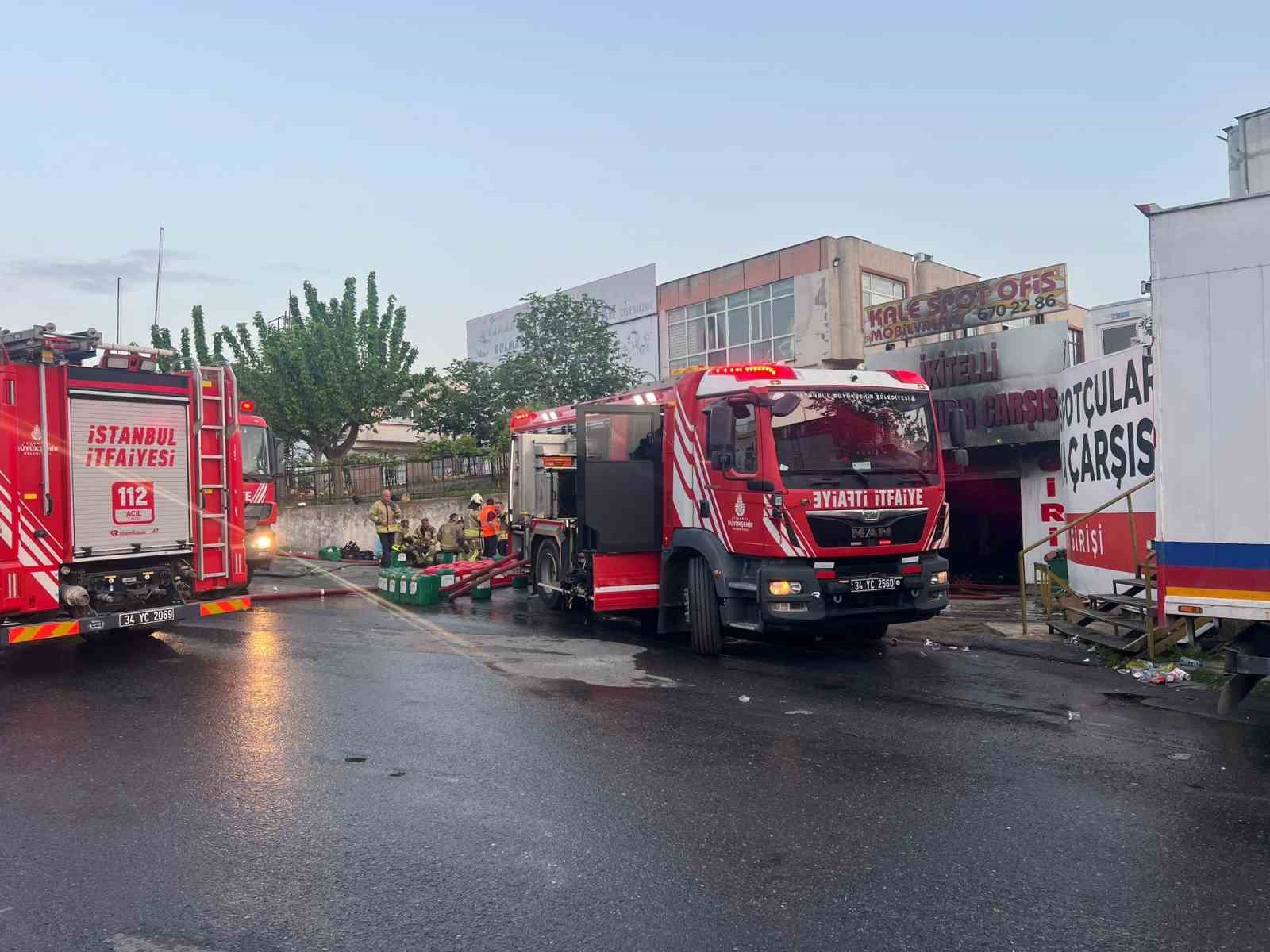 Başakşehir’de parfüm imalatı tesisinde çıkan yangın 8. saatinde söndürüldü
