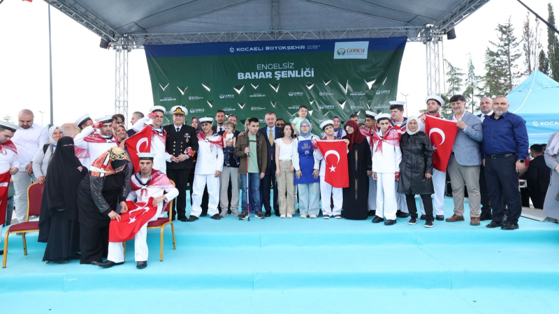Vatan aşkıyla, çakı gibi asker oldular