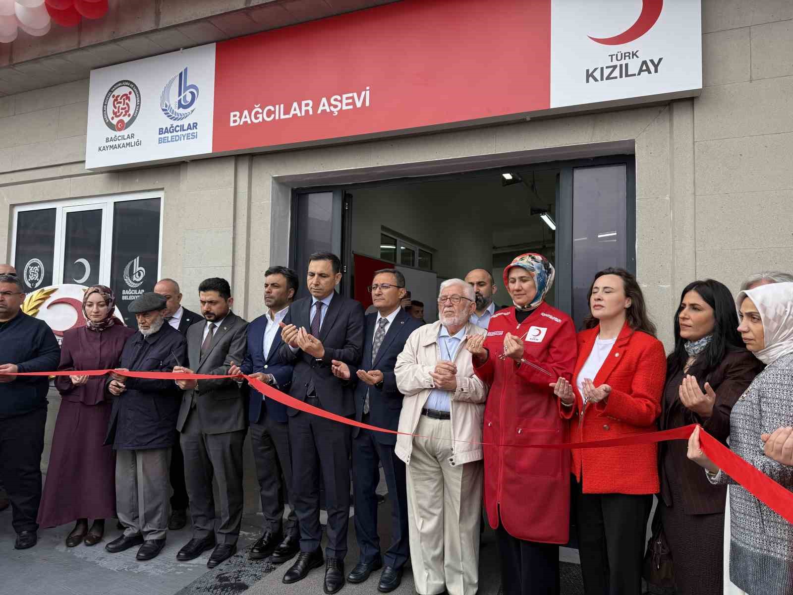 Bağcılar’da günlük 5 bin kişiye sıcak yemek verme kapasitesine sahip aşevi açıldı
