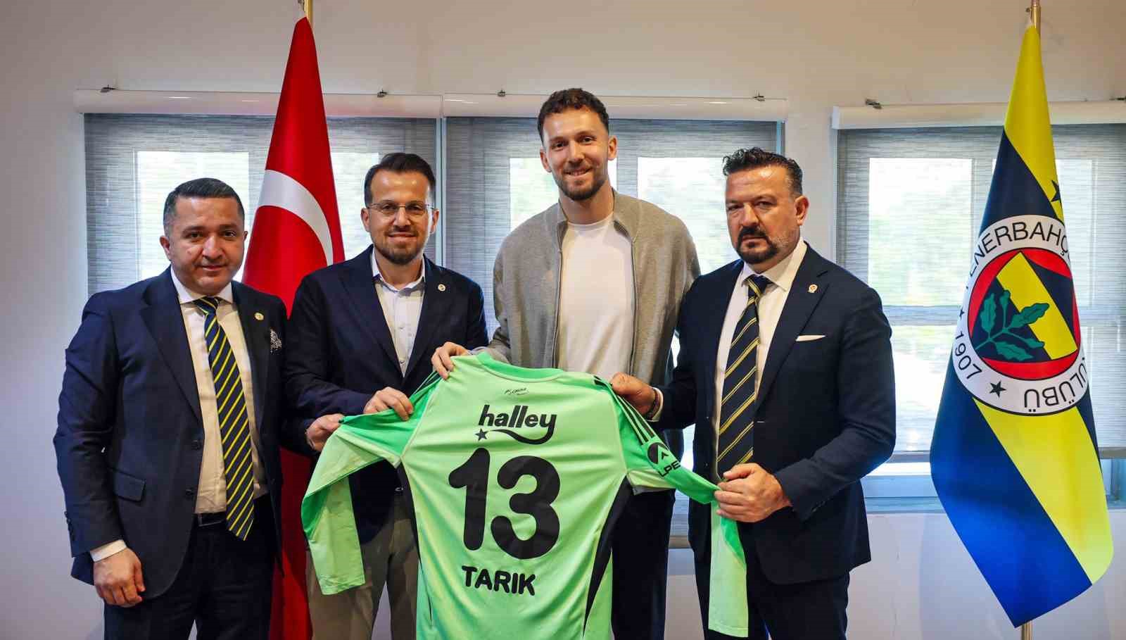 Fenerbahçe, Tarık Çetin ile 3 yıllık sözleşme imzaladı
