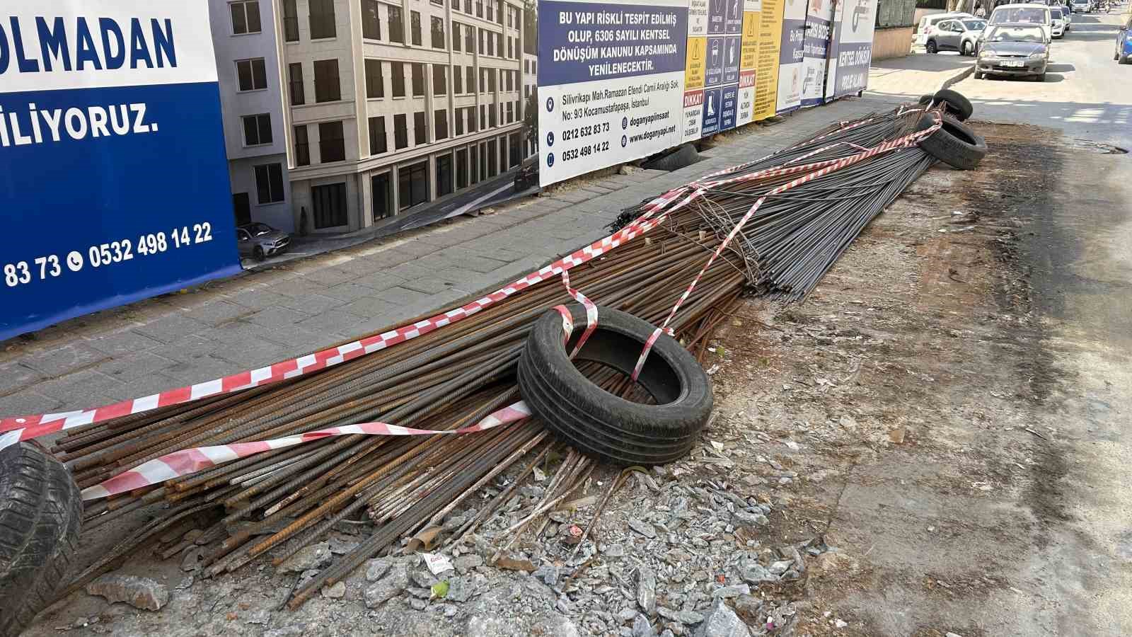 Fatih’te İETT otobüsünün altından giren inşaat demiri, yolcuyu yaraladı
