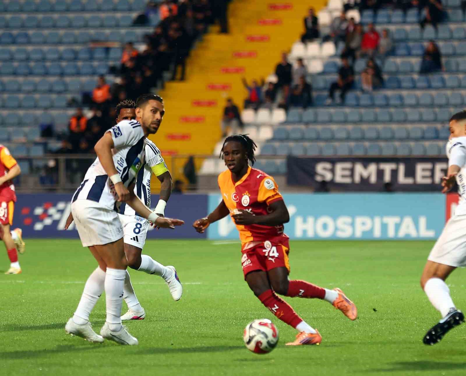 Trendyol Süper Lig: Kasımpaşa: 0 - Galatasaray: 0 (Maç devam ediyor)
