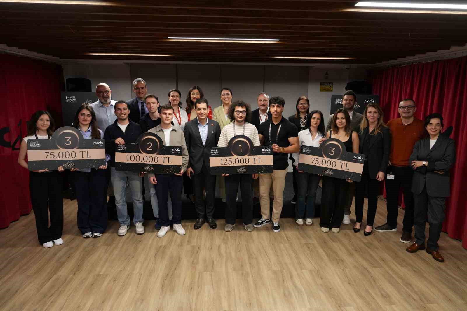 "Fikirleriyle Işıldayan" bin 30 takım bizz@kampüs’ün 15. yılında GODIVA için yarıştı
