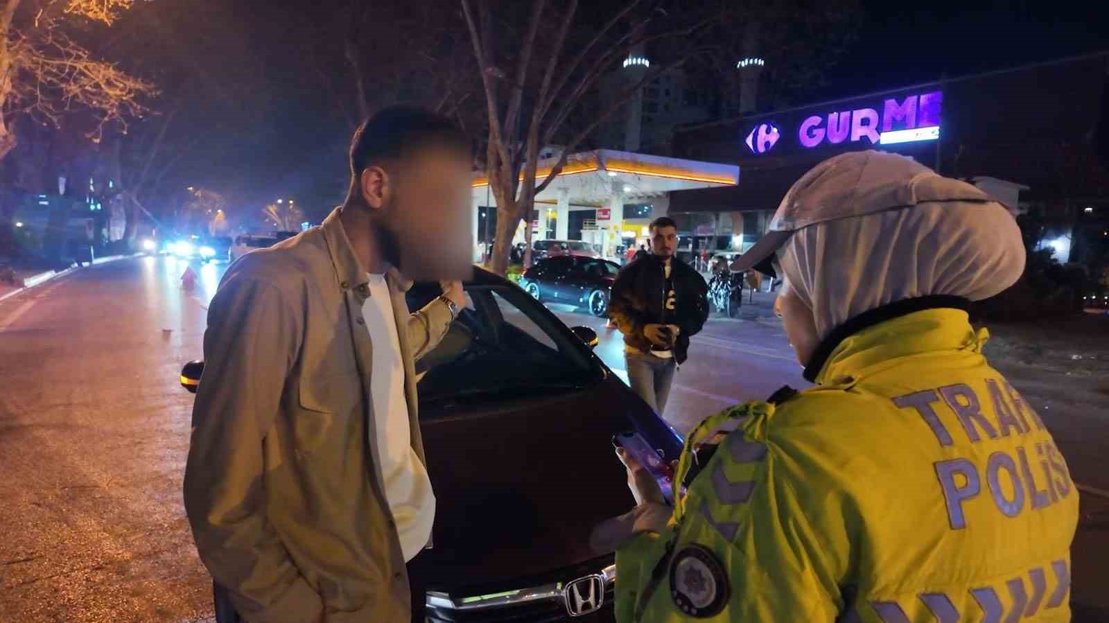 Kadıköy’de sunrooftan çıkan genç: "Üzerine çıkalım diye yapmışlar"
